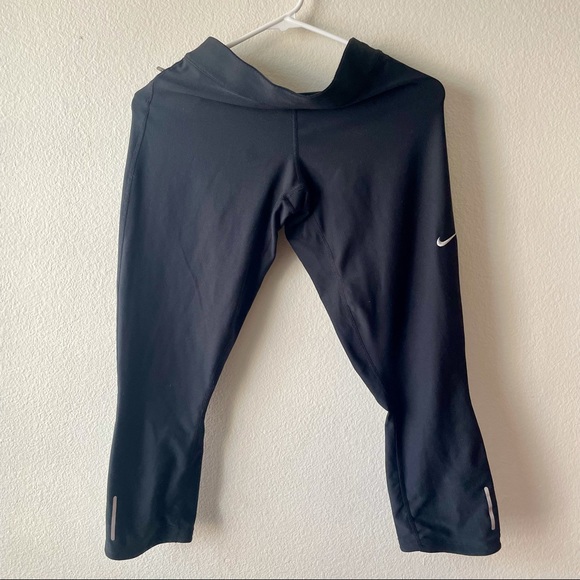 Nike Dri Fit mid rise Capri leggings M - Picture 2 of 4